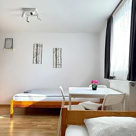 Gajowa Hostel *